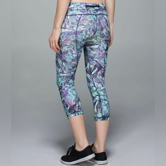 Lululemon Run: Inspire Crop II *All Full-On Luxtreme Iridescent Blue Size 6 - Picture 1 of 7